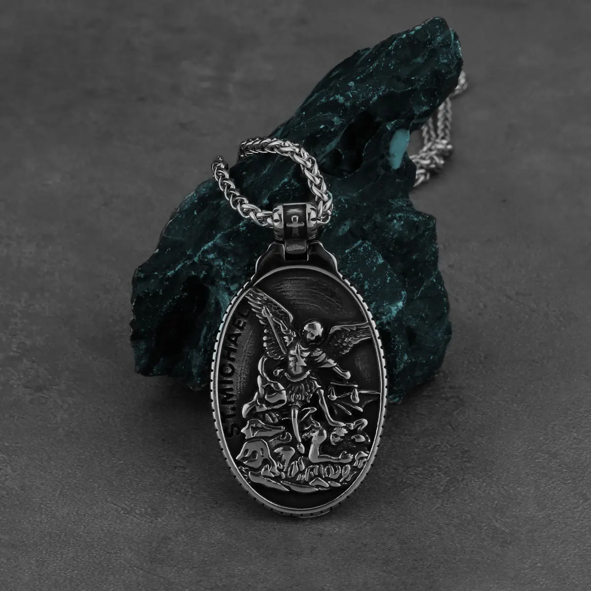 New Vintage Archangel Michael Down with The Enemy Necklace Men's Fashion Religious Amulet Pendant Necklace Jewelry Wholesale