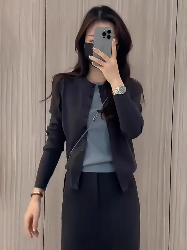 

Spicy Girl Simple Single Button Knitted Open Cardigan Women Early Spring New Soft Cozy Design Sensation Fake Two-Piece ...