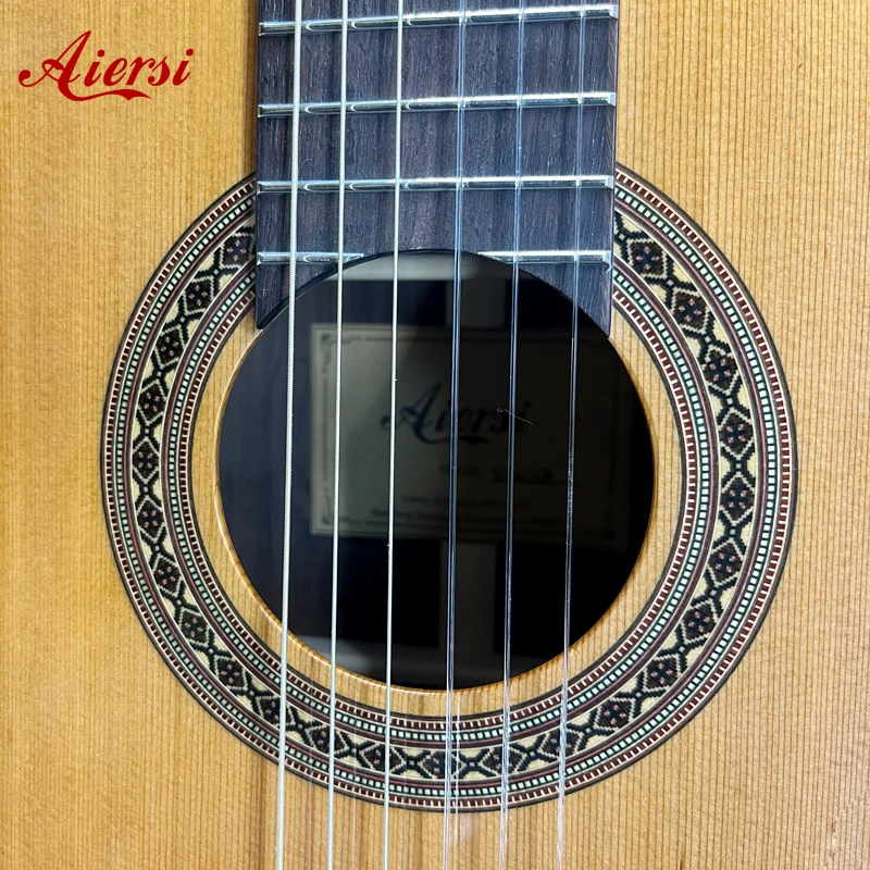 China Handcraft Made Aiersi Brand Solid Top Santos Wood Spanish Classical Guitar with Imported Solid Canadian Cedar