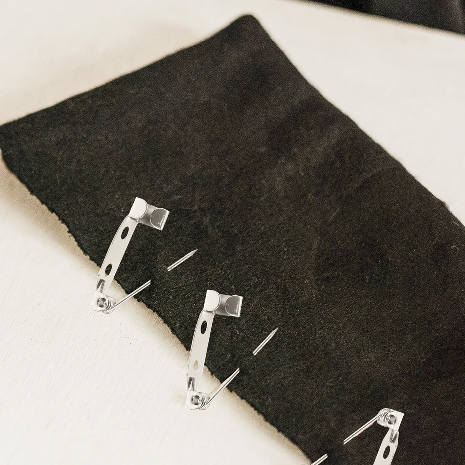 100Pcs Brooch Pin Iron Locking Three-Holes Safety Pin DIY Jewelry Making Clothing Fixing Craft Supplies Three-Holes Brooch