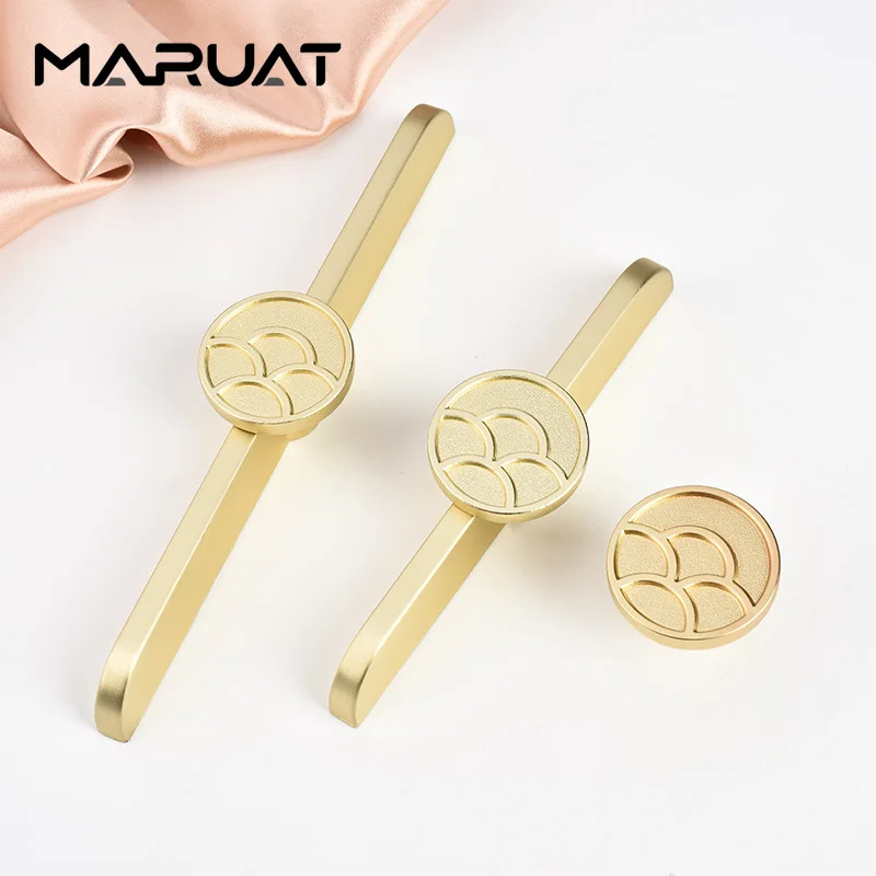 Modern Zinc Alloy Furniture Handles & Knob Cloud Shape Cabinet Door Handles for Kitchen Drawers And Cupboards