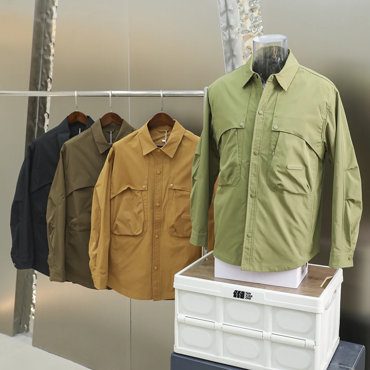 

Мужская куртка в стиле ретро с отложными рукавами, приталенного кроя, модная, городская, из полиэфирного волокна, ветрозащитная, с длинными рукавами