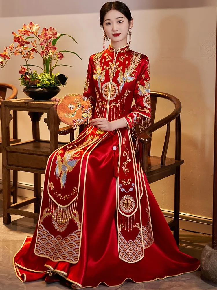 

The bride's new heavy-duty wedding dress toasting dragon and phoenix rice