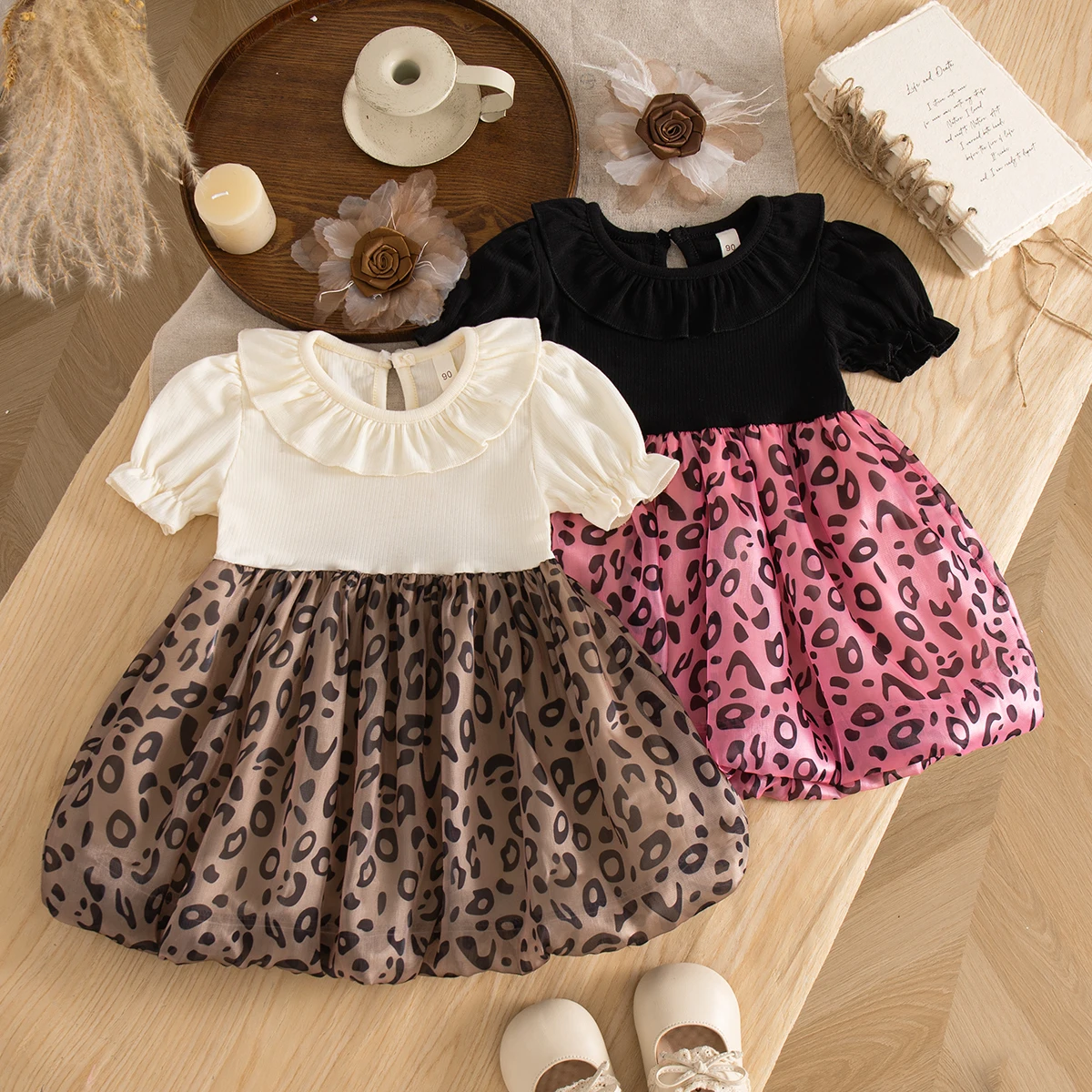 

Летнее платье в корейском стиле для маленьких девочек, вязаное платье с леопардовым принтом и пышными рукавами, с воротником с рюшами, модный наряд для девочек на вечер