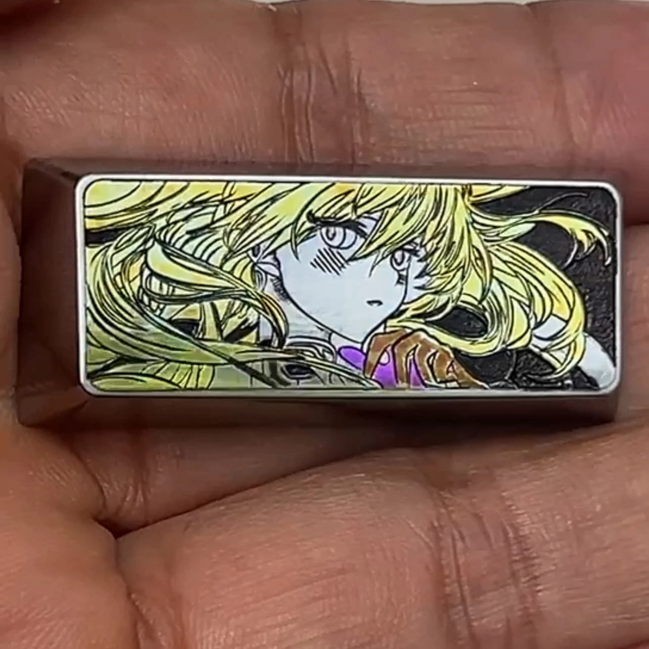 

Колпачки для клавиш с металлической гравировкой AnimeCharacter 1/2u, изготовленные на заказ колпачки для клавиш из титанового сплава для механических клавиатур ACG, разноцветные стильные аксессуары