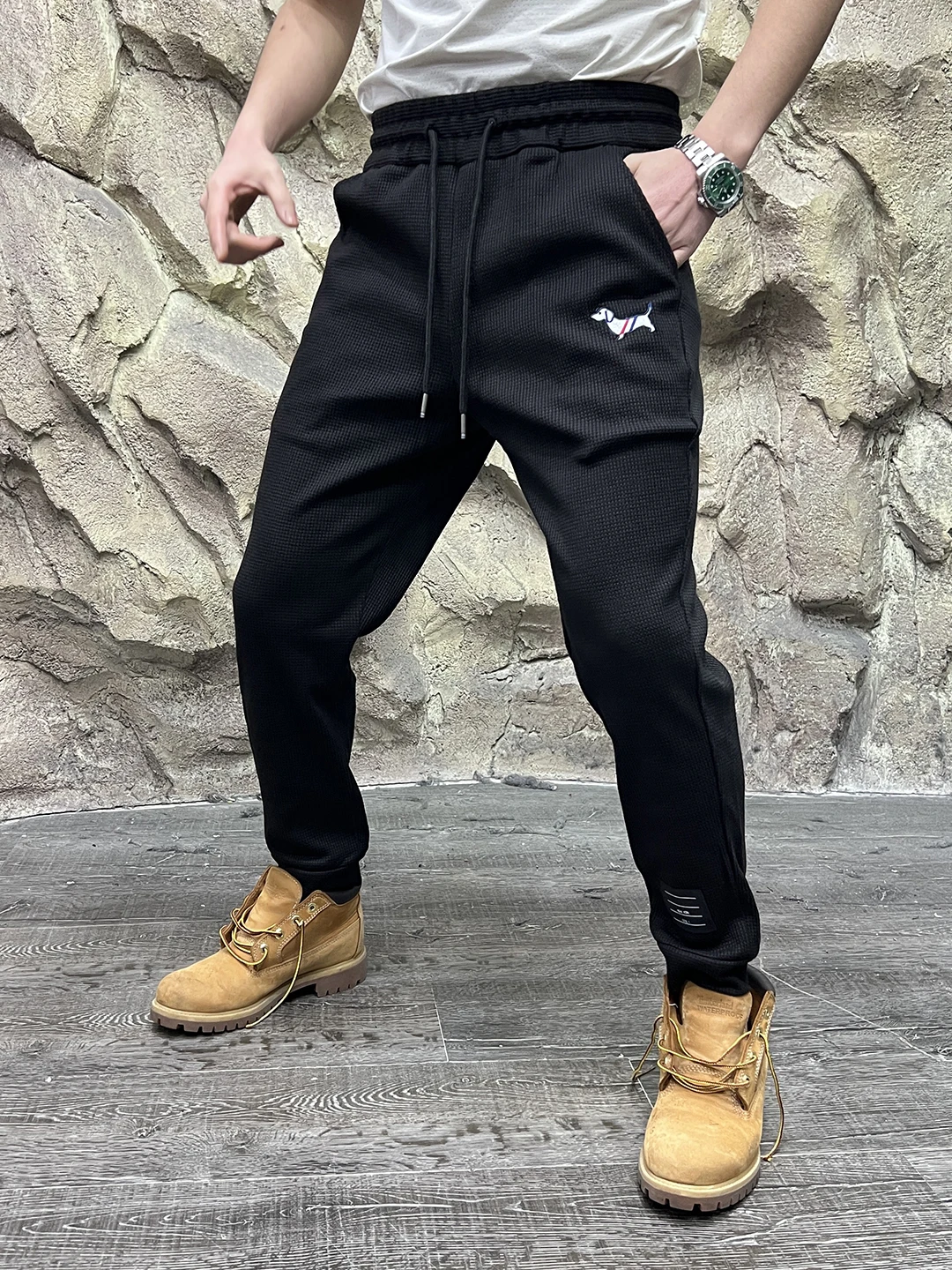 

Faionable Waed Wfle Pattern Embroidered Casual Pants for Men And Women Autumn Season Couple's Trendy Loose Fit Knitted ...