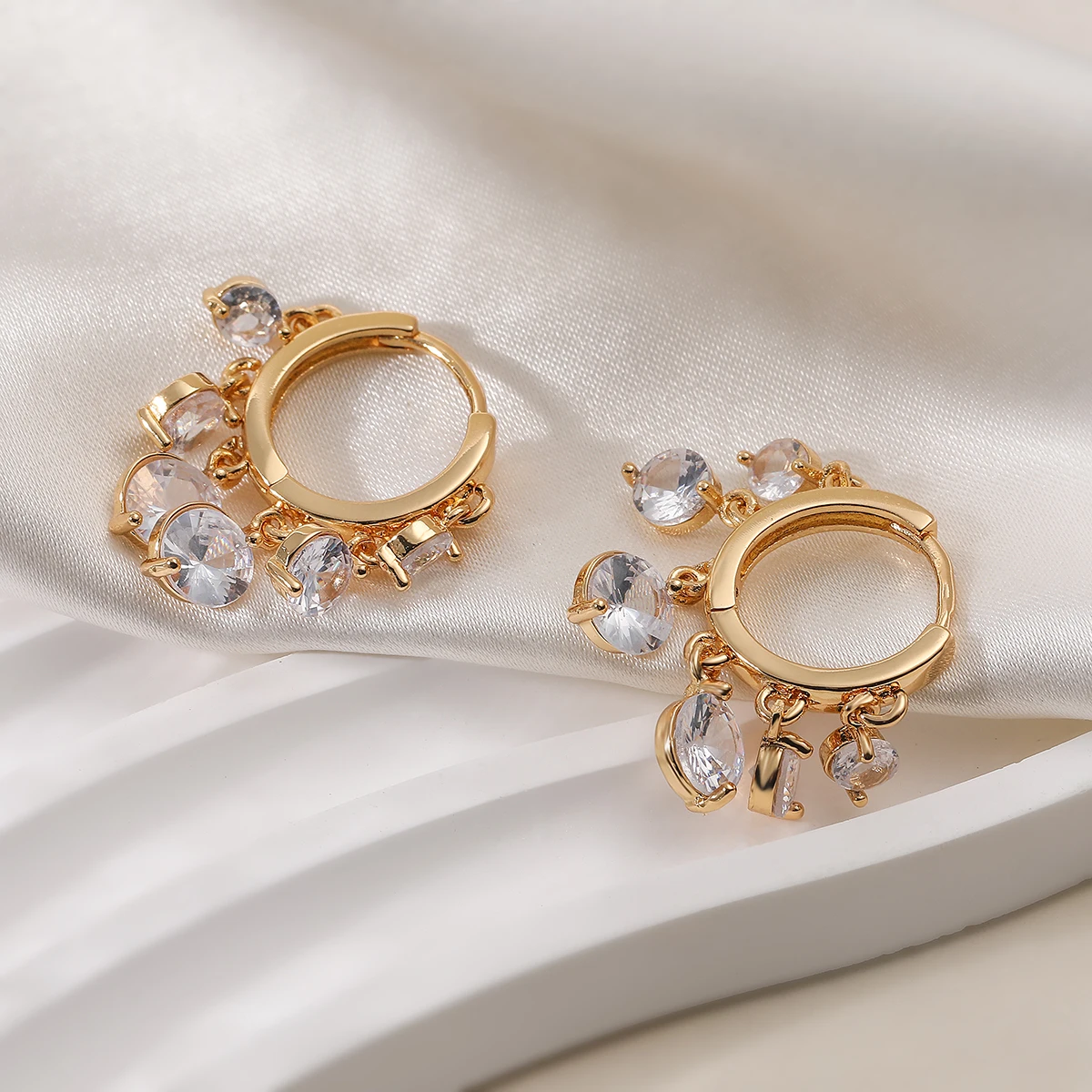 NEWBUY 2026 موضة جديدة ملونة تشيكوسلوفاكيا الزركون كريستال النحاس مجوهرات حساسة الذهب/الفضة اللون إسقاط أقراط للنساء هدية