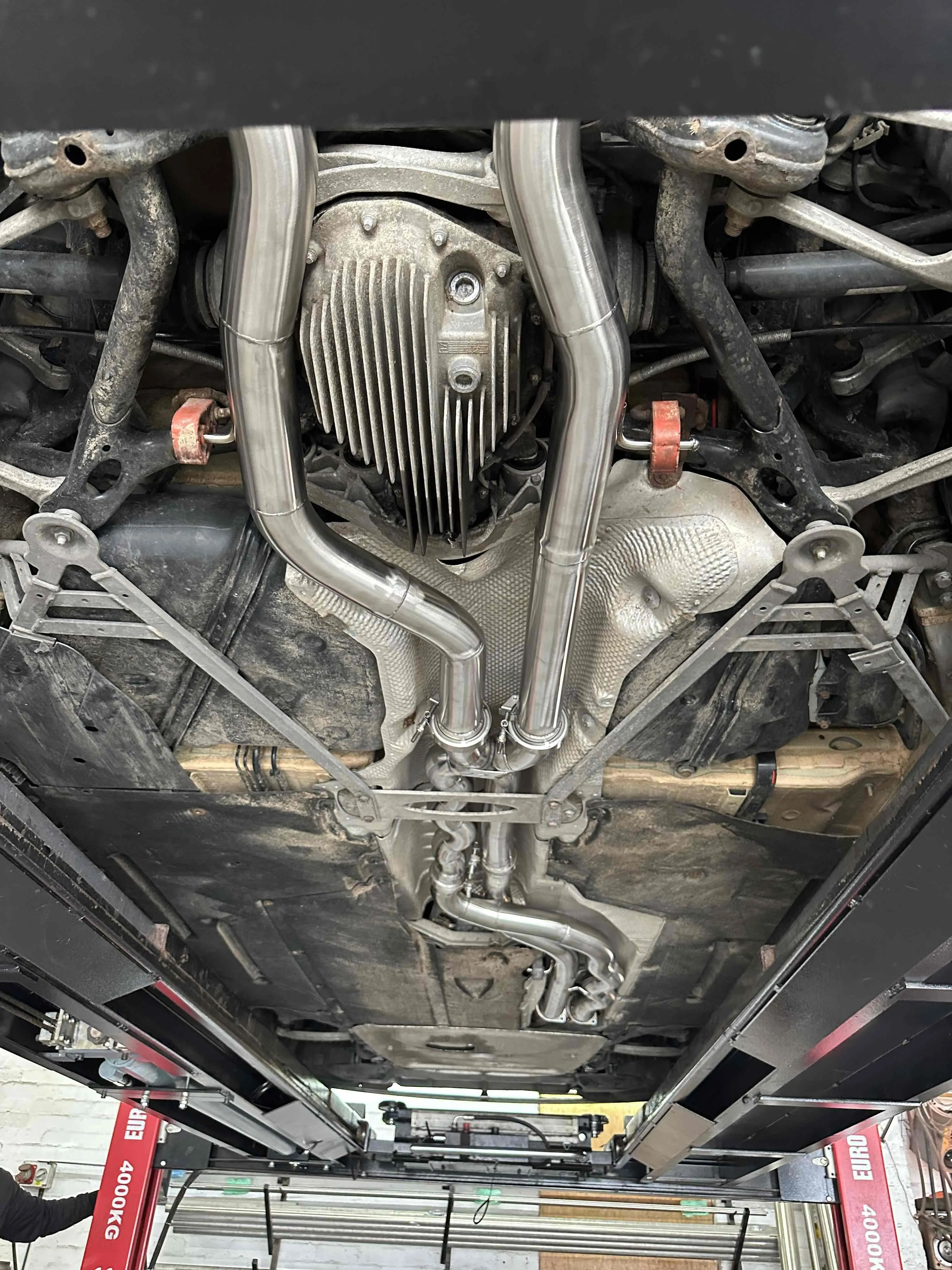 

Exhaust Middle Pipe for BMW M3/M4 F80 F82 F83 S55 3.0T 2015-2019 Equal length tube without resonator exhaust system