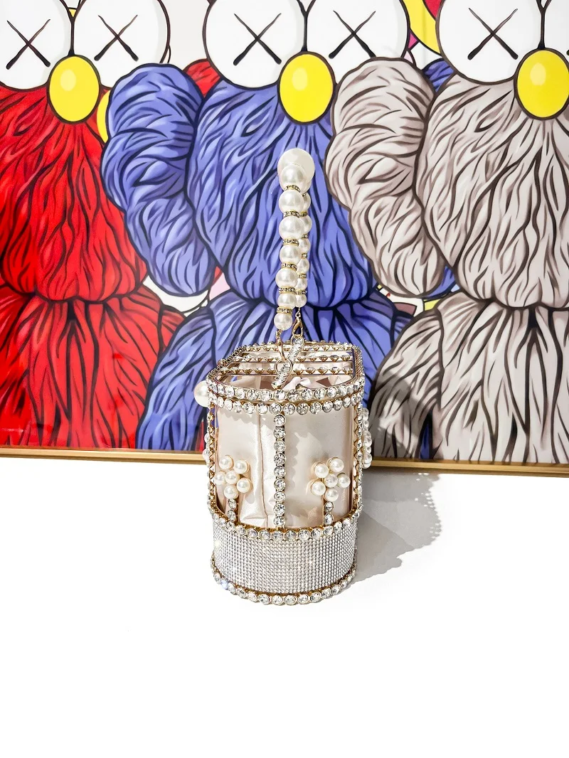 new style Flowers Diamonds Banquet Hand-held crossbody bag