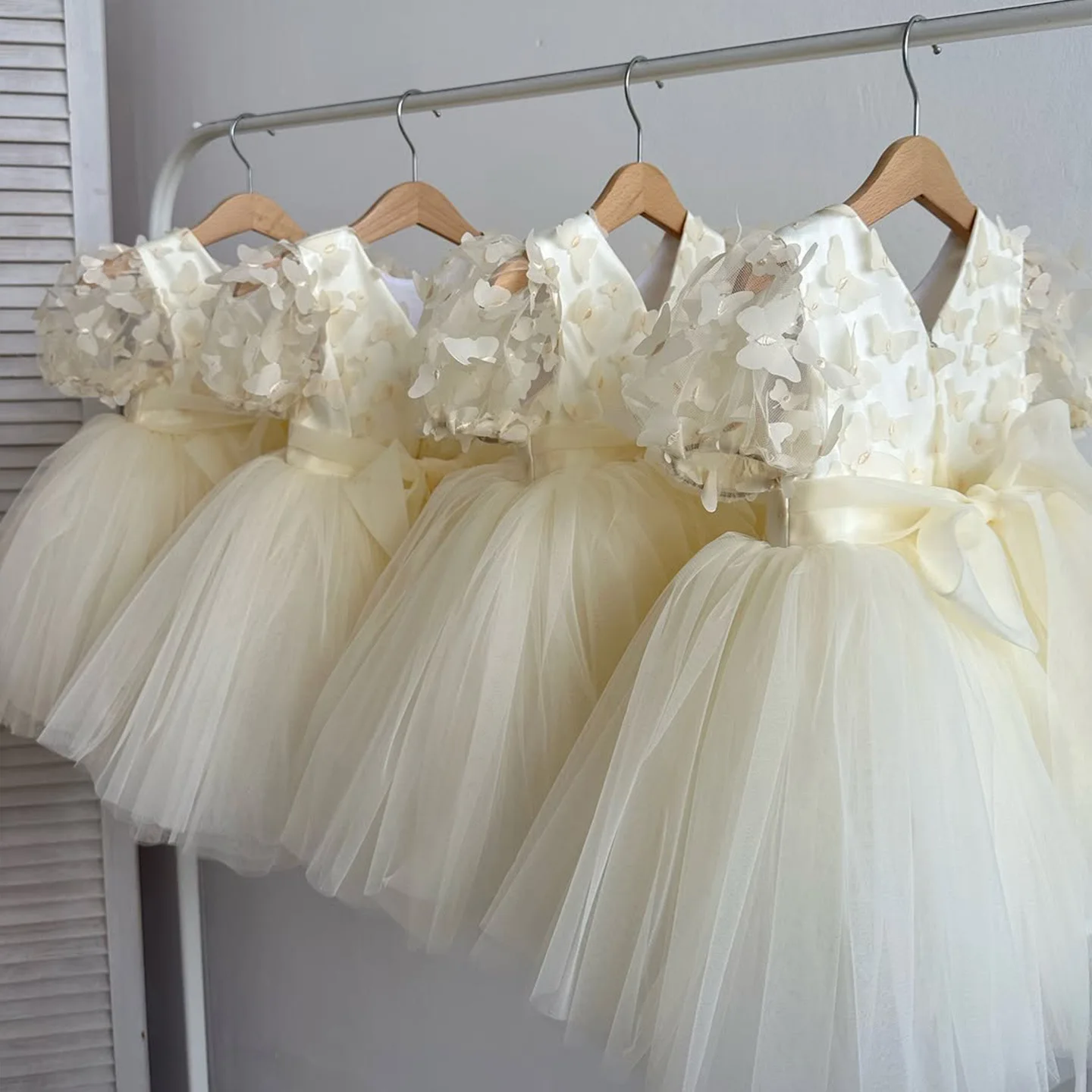 

Милое детское платье принцессы с объемными рукавами и бабочками для девочек, летние тюлевые платья с круглым вырезом для дня рождения, платья для маленьких девочек на Ид