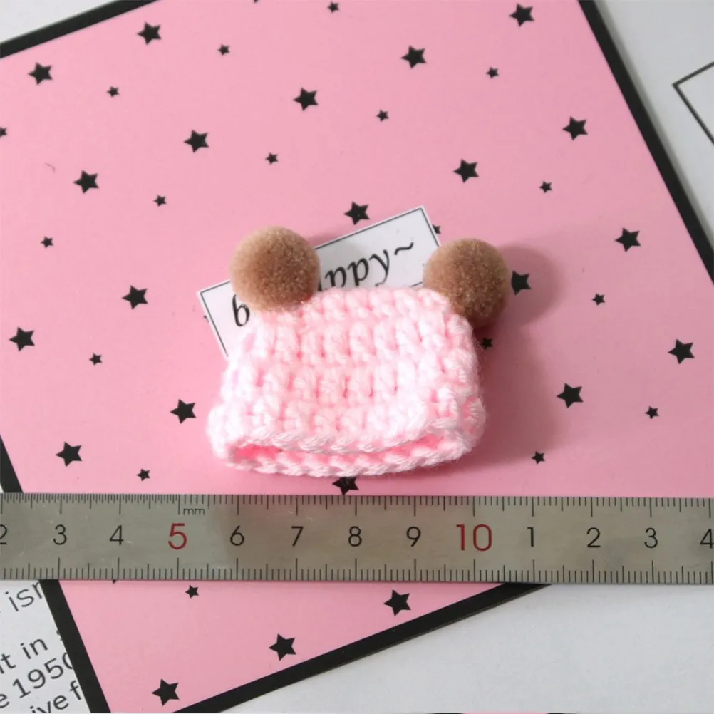12 piezas de mini sombreros de punto decorativos, suministros esenciales para manualidades hechas a mano para niños y niñas, mini sombreros de ganchillo de colores variados.