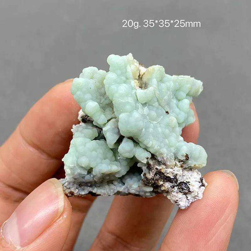 100% natural gibbsite (fluorescence effect green) original crystal mineral specimen