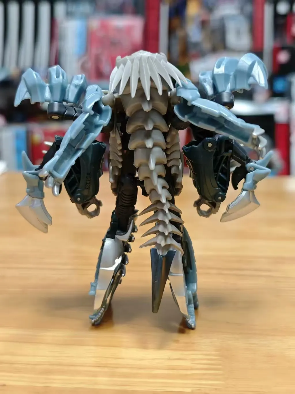 6.9인치 정품 재고 트랜스포머 G1 무비 5 D-클래스 디노봇 슬래시 스튜디오 시리즈 액션 피규어 모델 장난감 수집 취미