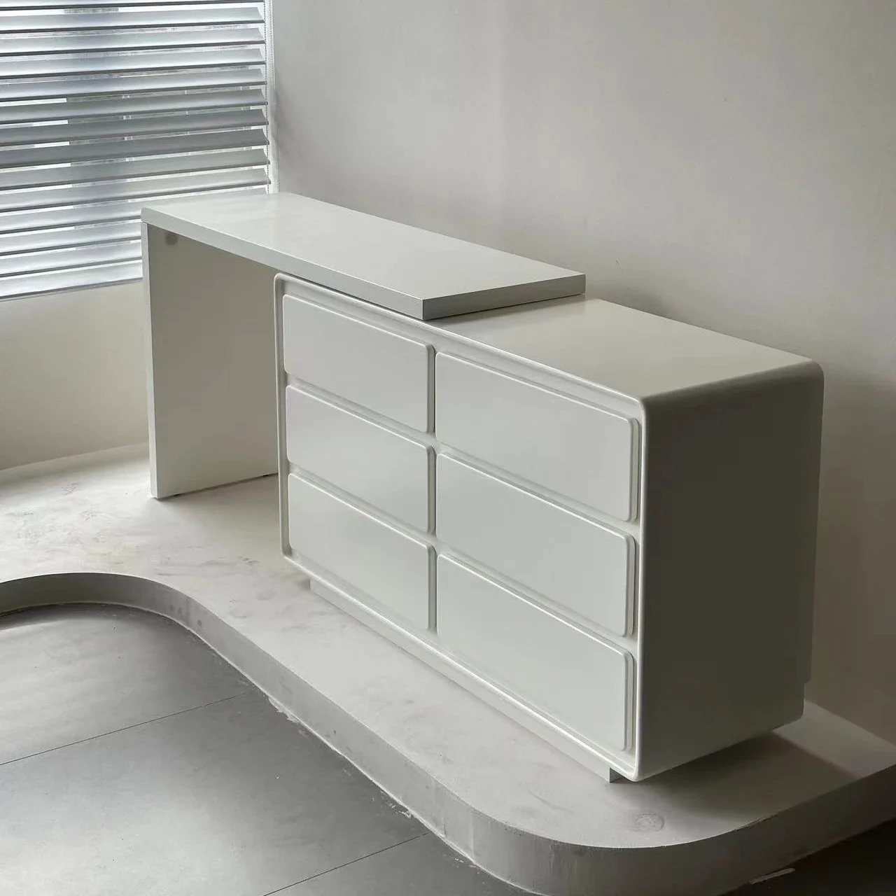 Modern cream dresser with locker, lightweight luxury small apartment dresser for hotel main carton