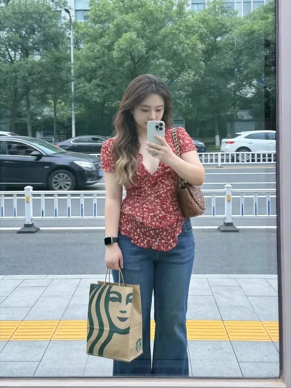 

Романтичная женская шифоновая блузка большого размера с красным цветочным принтом, V-образным вырезом, коротким рукавом, приталенная, с эффектом утяжки талии