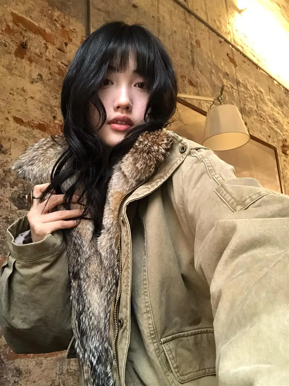 

Джинсовое пальто с леопардовым мехом, плюшевое женское осеннее стеганое реглан, субкультурное городское социальное вечерние пояс с рюшами, вязаное расклешенное бахромой