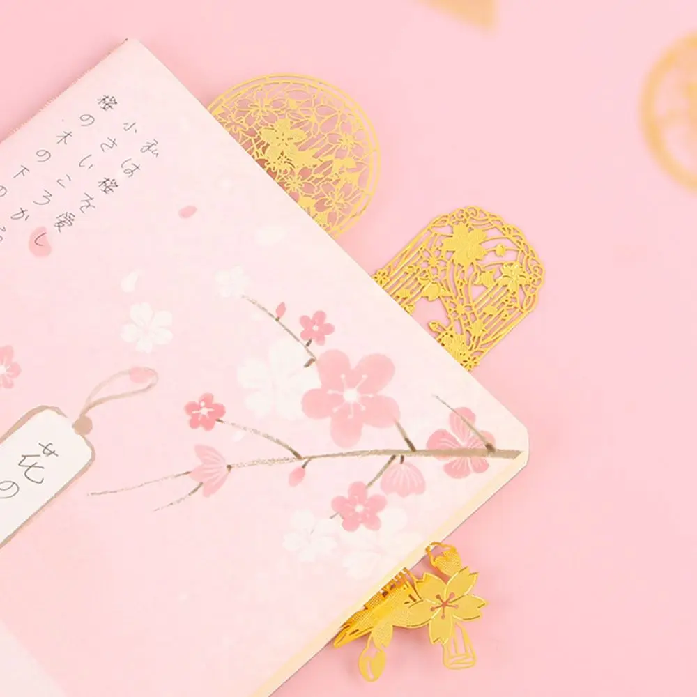 

Elegant Cherry Blossom Metal Bookmarks Hollow Design Brass Artistic Pendant Chinese Style Sakura Document Divider Artistic Gift