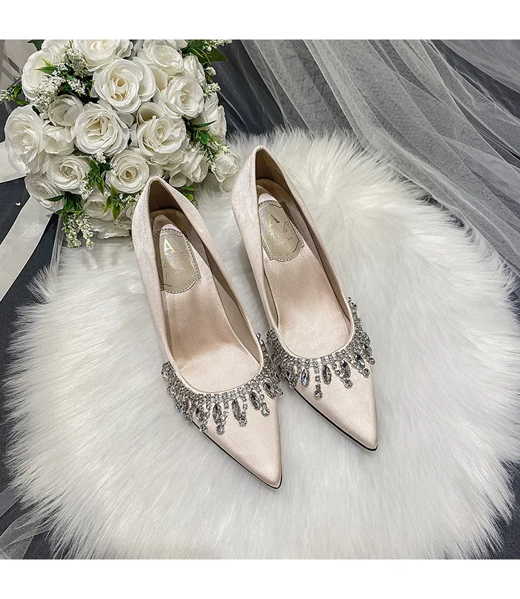 

New white satin main wedding dress bridal shoes tassel rhinestone women's shoes champagne party bridesmaid high heels