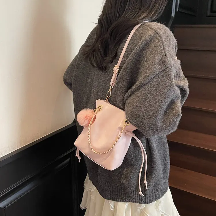 

Осень 2025 года 442, новая сумка через плечо, большая сумка, универсальная простая сумка-мессенджер, сумка через плечо