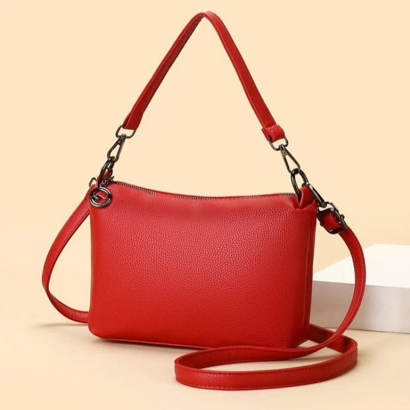 

Elegant Ladies Handbag: Premium Leather Tote Bag By Famous Designer - Classic Luxury Shoulder Style