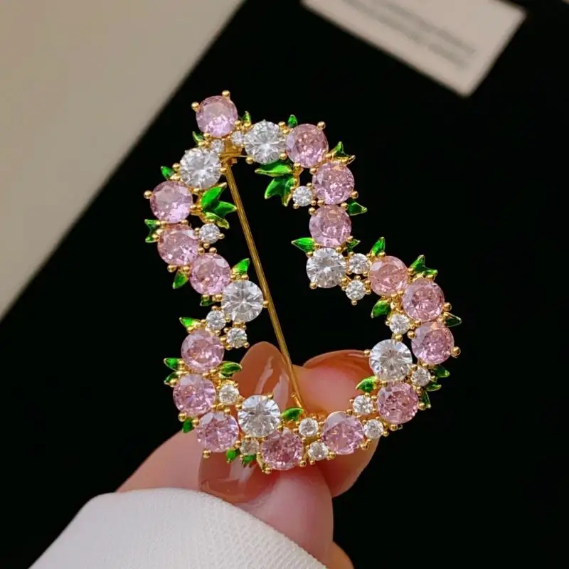Fashion Pink Rhinestone Lucky Gourd Shaped Brooches For Women Clothing Accessory Crystal Openwork Gourd Brooch Pin Party Jewelry