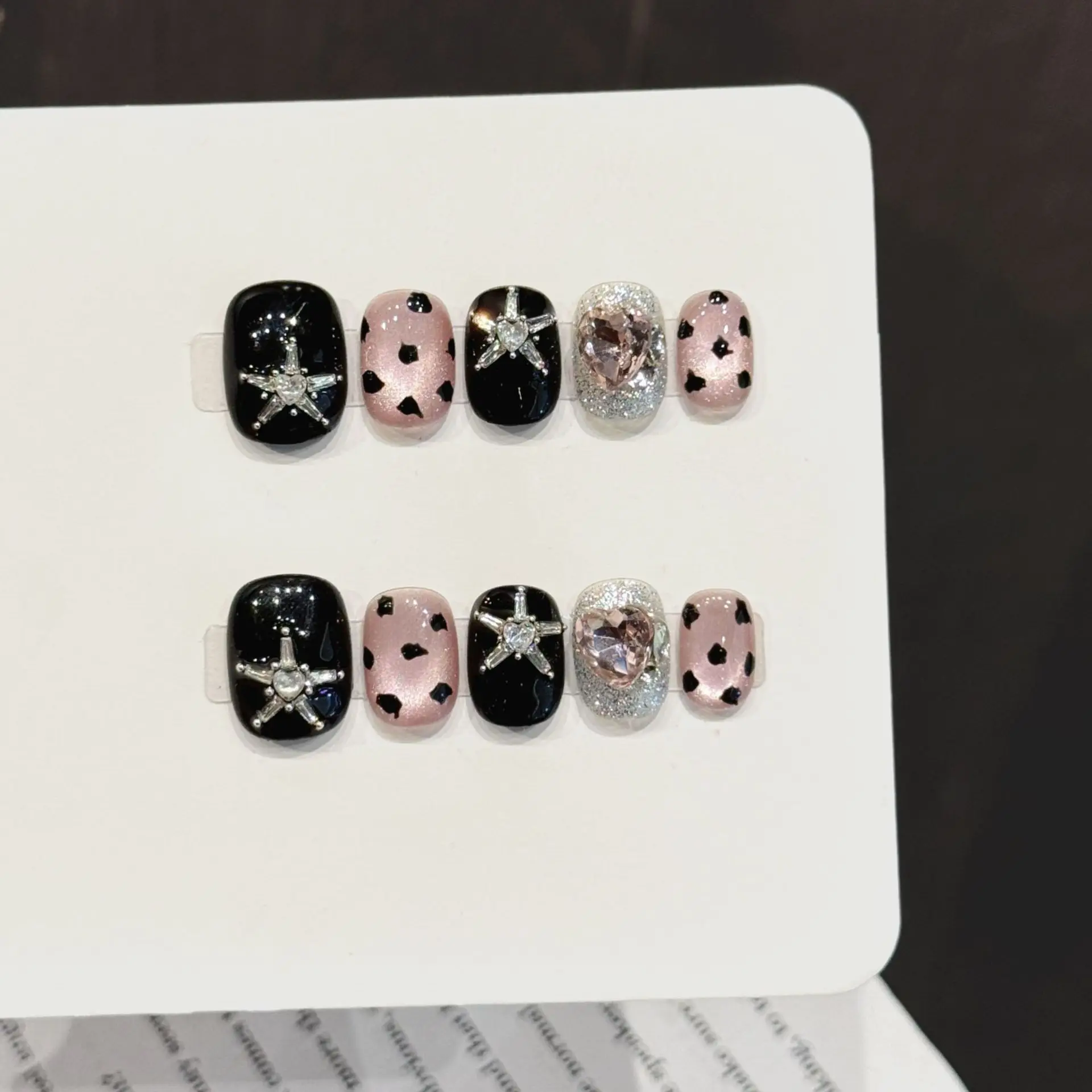 

10pcsHandmade Short Press On Nails Black Pink Leopard Pattern Star Diamond Design Sweet Cool Fake Nails Wearable Nail Spice Girl