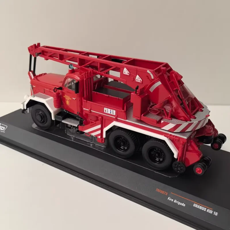 IXO 1/43 Escala URANUS KW 16 Liga modelo de motor de incêndio Coleção estática Decorado Presentes de feriado Brinquedos Lembrança Presente