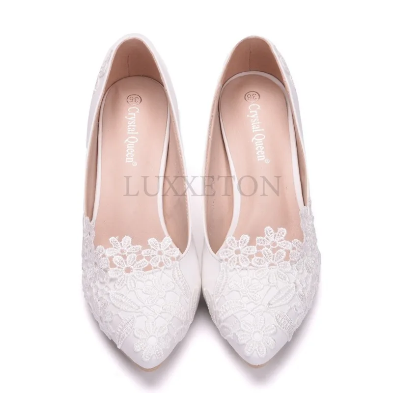 Elegant and Minimalist Lace Flower Upper Wedding Shoes White 5cm Pointed High Heels Bride Taking Wedding Photos Adult Shoes