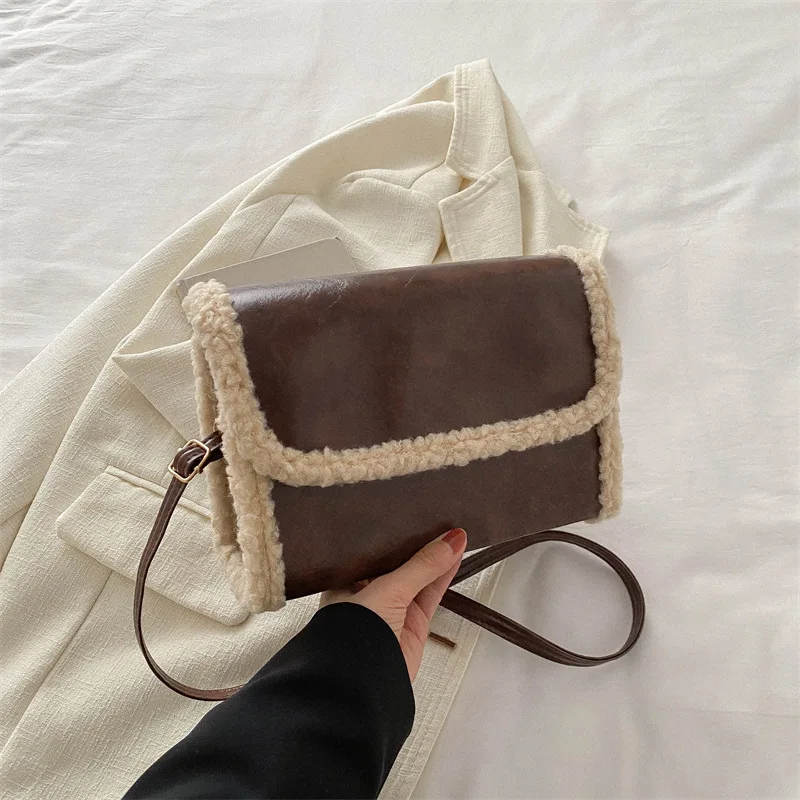 

2025 лоскутная сумка из овчины в стиле ретро, маленькая квадратная сумка через плечо, модная минималистичная сумка для женщин, шикарная зимняя сумка-тоут