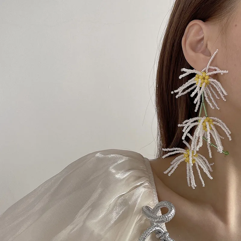 1PC Fashion Trend White Flower Drop Earrings Female Beaded Tassel Chain Pendant Earrings Korean Wedding Earrings