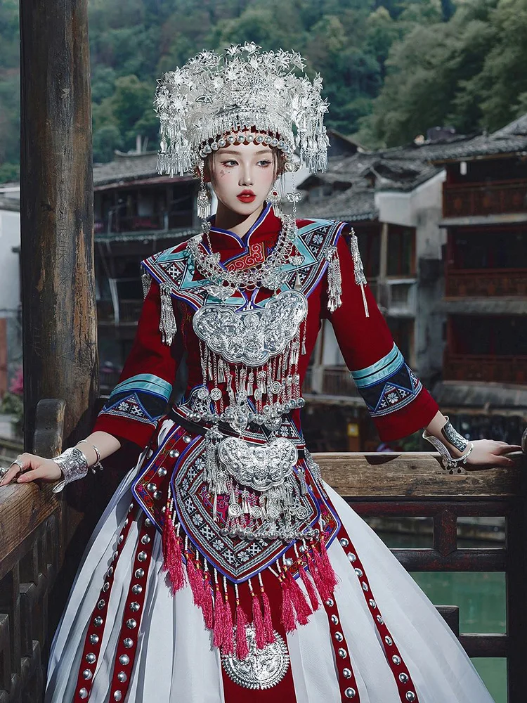 Miao Kleidung weibliche ethnische neue Kleid Tujia Minderheit Stil Hochzeits kleidung kann Fotografie