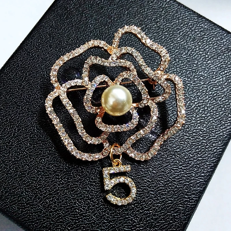 Camellia Luxury No 5 Pearls Crystal Brooches Flower Broach Jewelry For Women Korea Jewlery CC Style