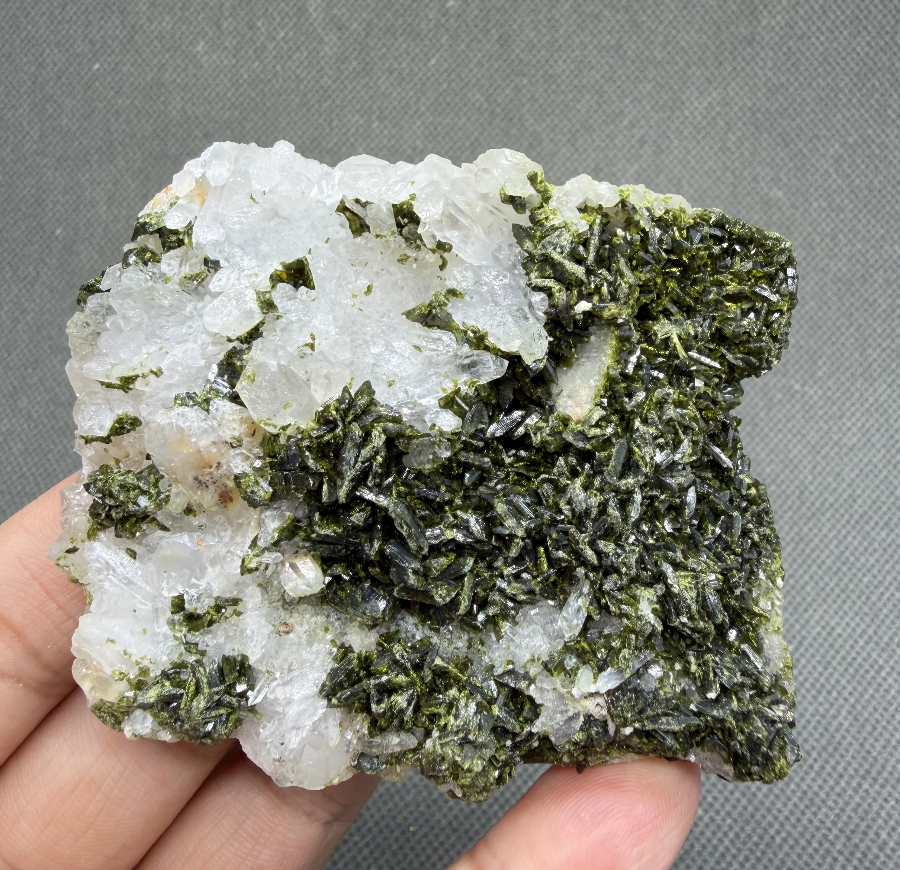 152 g Natural Epidote and Crystal Symbiotic Mineral Specimens + Healing Quartz Crystals and Stones Rock Gemstone