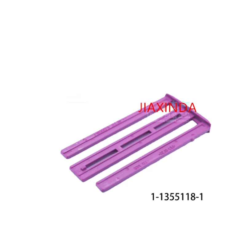 

1-1355118-1 113551181 Автомобильный разъем, зажим для блокировки аксессуаров, пластиковый