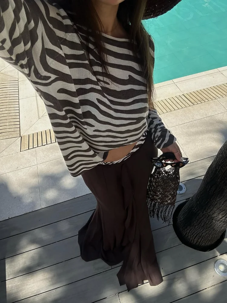 

Chic Zebra Print Knitted Pullover Women Casual Round Neck Full Sleeve Loose Sweater Lady 2025 Autumn Daily Commute Street Wear