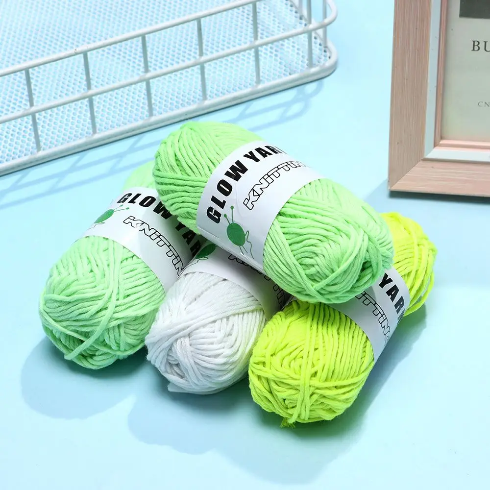 Polyester Handmade Weave Luminous Chunky Yarn Glow in the Dark Hand Knitted Knitting Wool