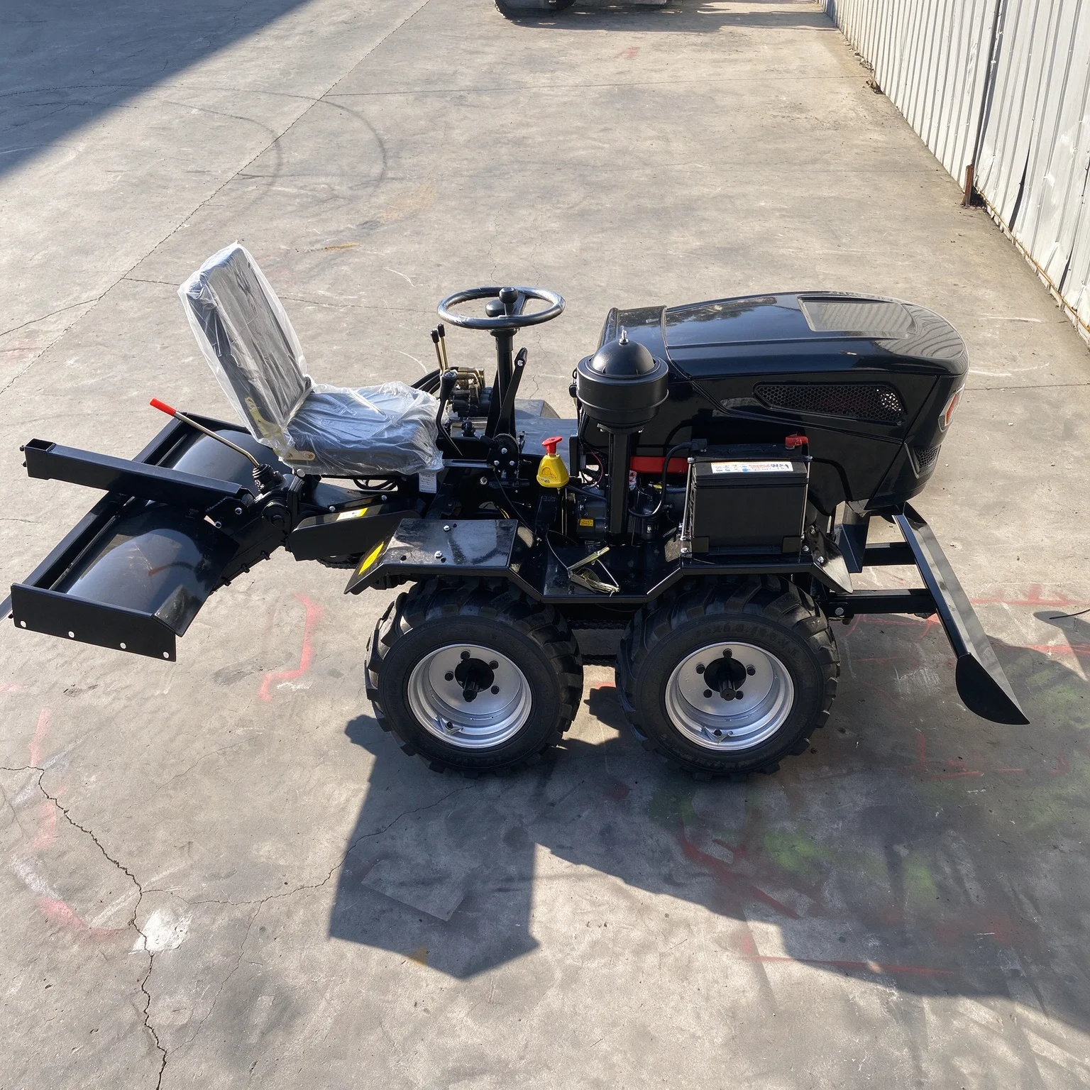 Mini Farm Tractor 25HP 4WD Diesel CE EPA Euro 5 Customized Compact Machine with Front Loader for Orchard Garden