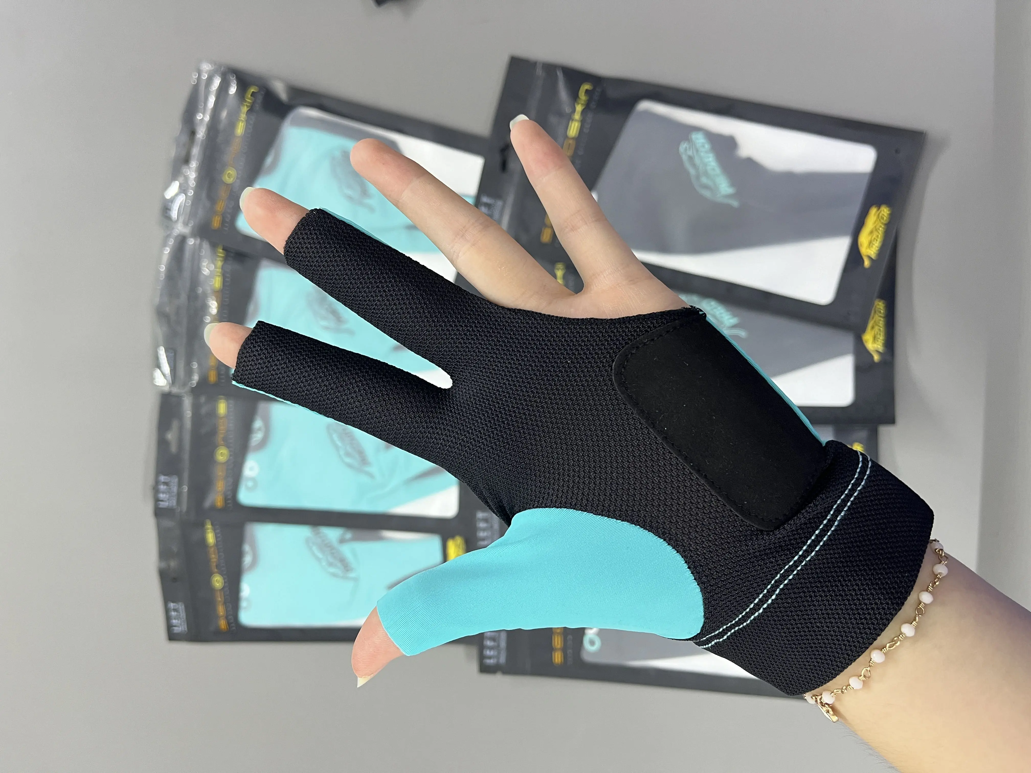 PREDATOR Handschuhe, professionelle Pool-Queue-Snooker-Queue-Handschuhe, Drei-Finger-Handschuhe, rutschfest, für Linkshänder, bequemes Billard-Zubehör
