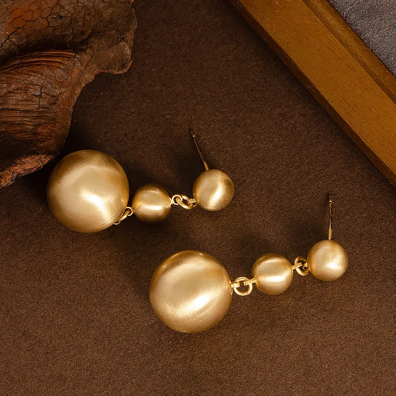 

Retro style mid-century style Vantage size brushed ball pendant earrings light luxury niche commuter earrings for women