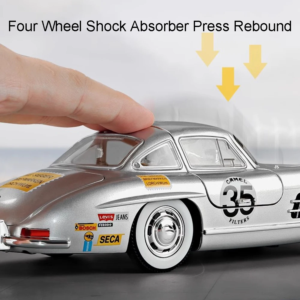 Modèle de jouet Miniature Vintage en alliage moulé sous pression, son et lumière, porte ouverte, Absorption des chocs, décoration de la maison, 1:24 300SL 500K