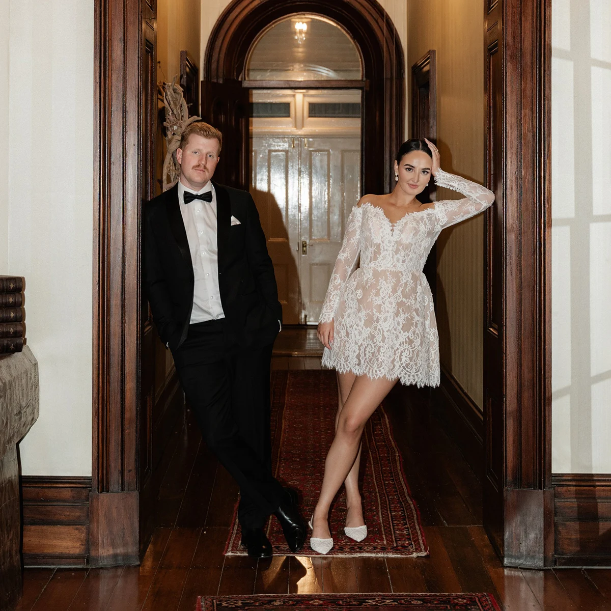 Mini abito da sposa in pizzo personalizzato con spalle scoperte maniche lunghe orlo smerlato abiti da sposa corti e soffici taglie forti con reggiseni