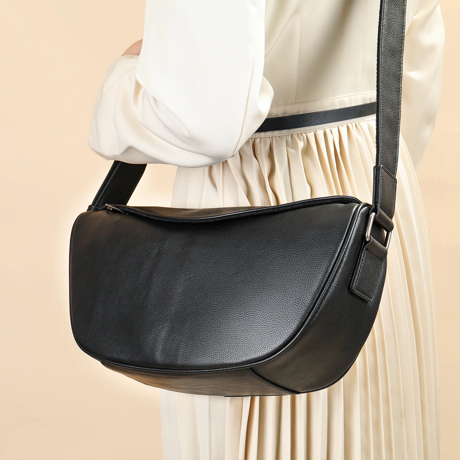 

Crossbody Bag for Women Genuine Leather Shoulder Purse Retro Hobo Handbag Lightweight Travel Messenger Bag with Adjustable Strap