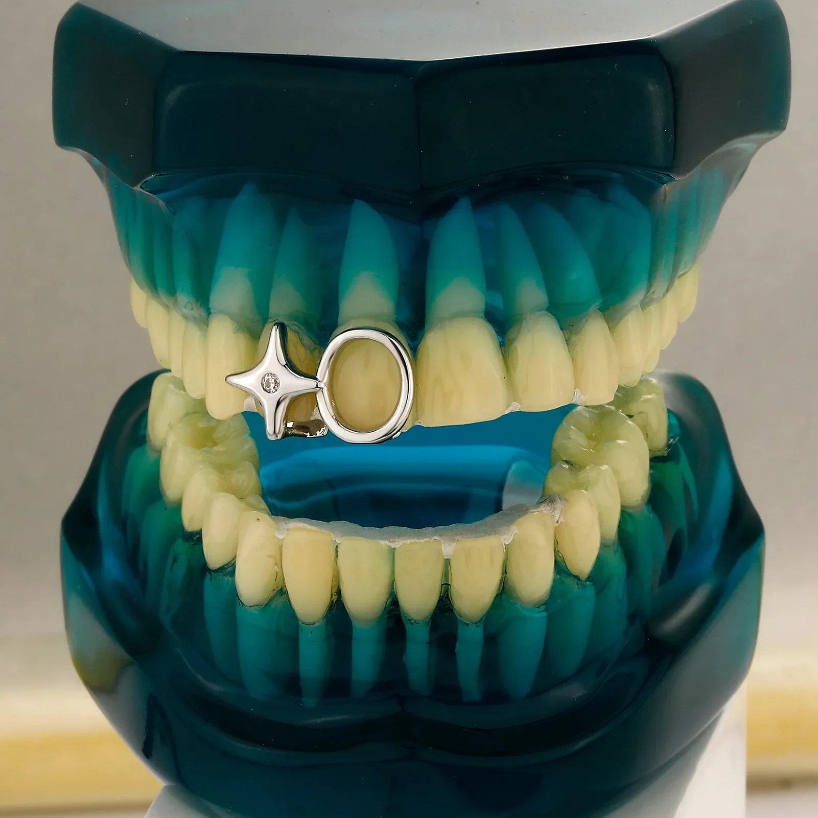 Y2K Glossy Double Hollow Circles Star Tooth Caps Dental Grillz Mouth Jewelry for Men And Women Daily Wearable Trendy Accessory