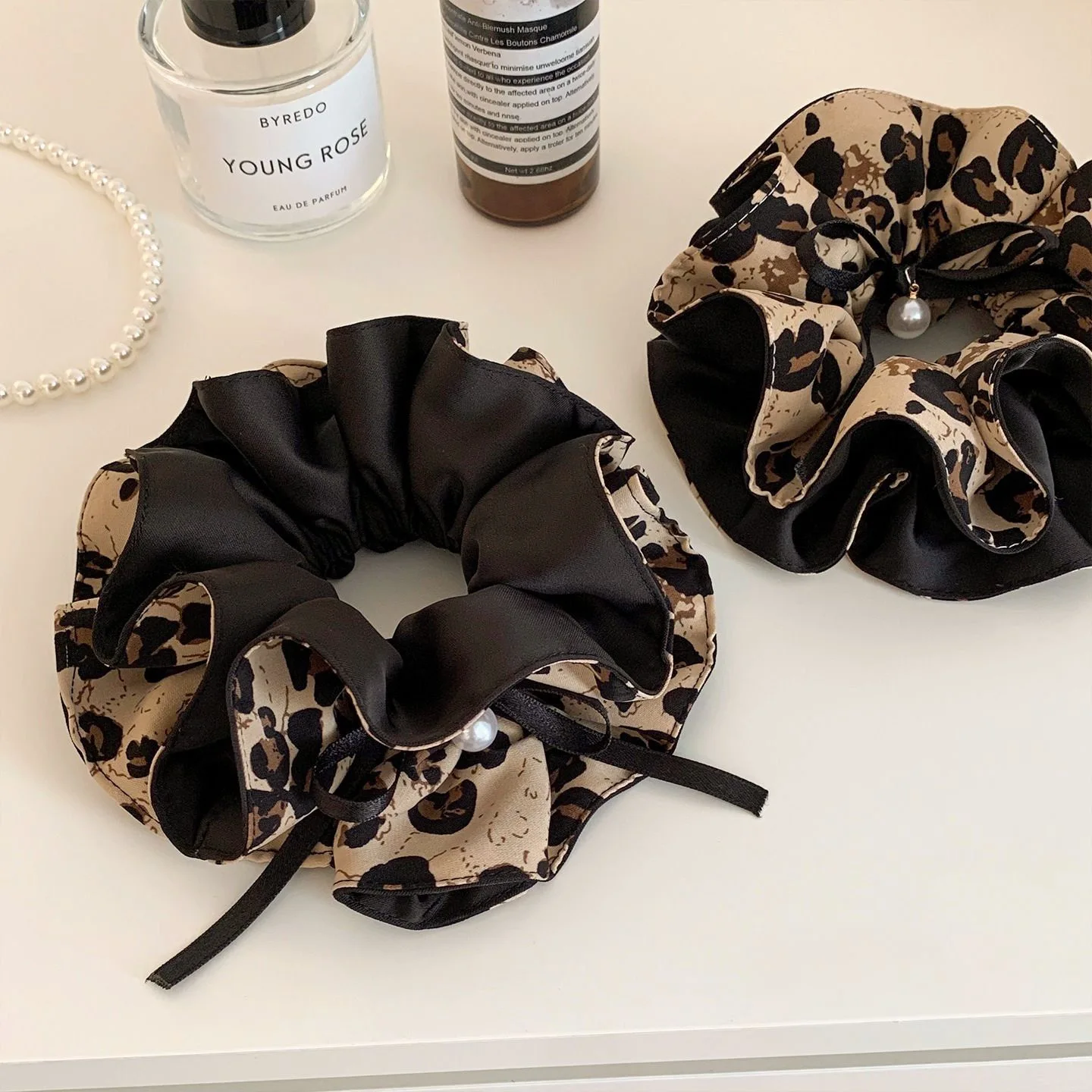1 Stück koreanischer Satinschleifen-Haarreif im Leopardenmuster mit großer Schleife, für hochwertige Duttfrisuren, übergroßes Haaraccessoire – Detail 2