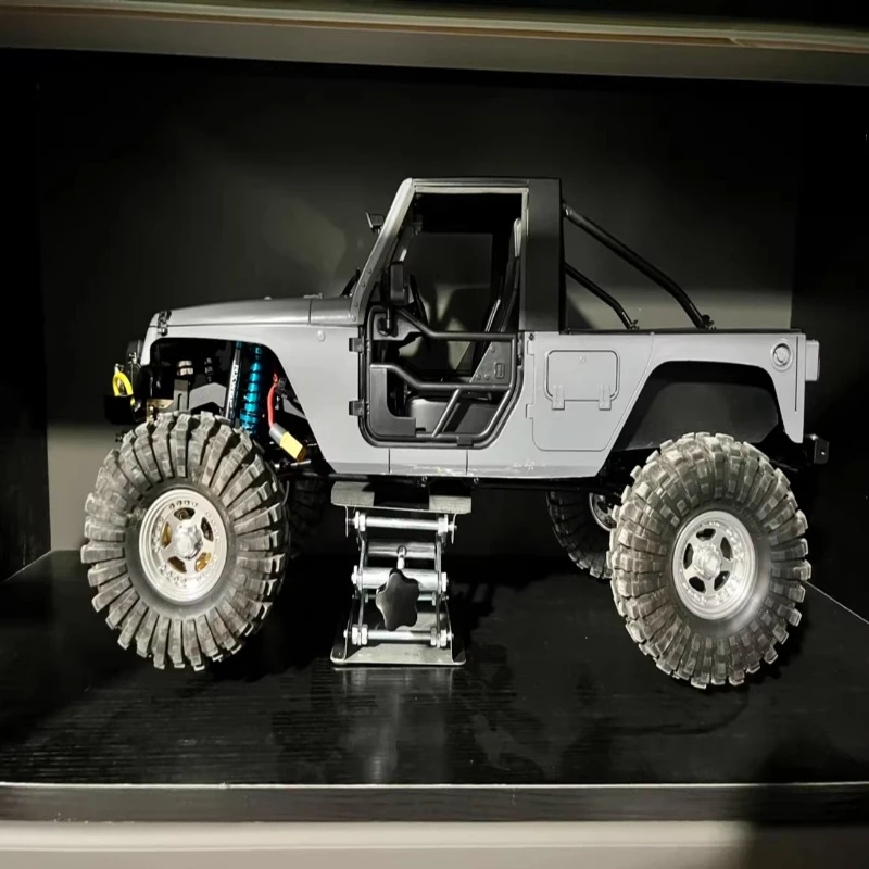 

Стенд для ремонта и тюнинга радиоуправляемых моделей автомобилей, подъемная платформа для демонстрации внедорожных краулеров масштаба 1/10 и 1/8