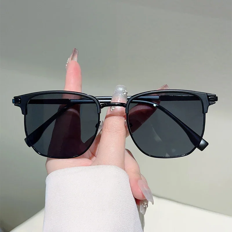 KAMMPT Vintage Quadratische Sonnenbrille Männer 2025, Neue Mode Koreanischen Stil Schwarz Shades Frauen Trendy Stilvolle Marke Design Sonnenbrille