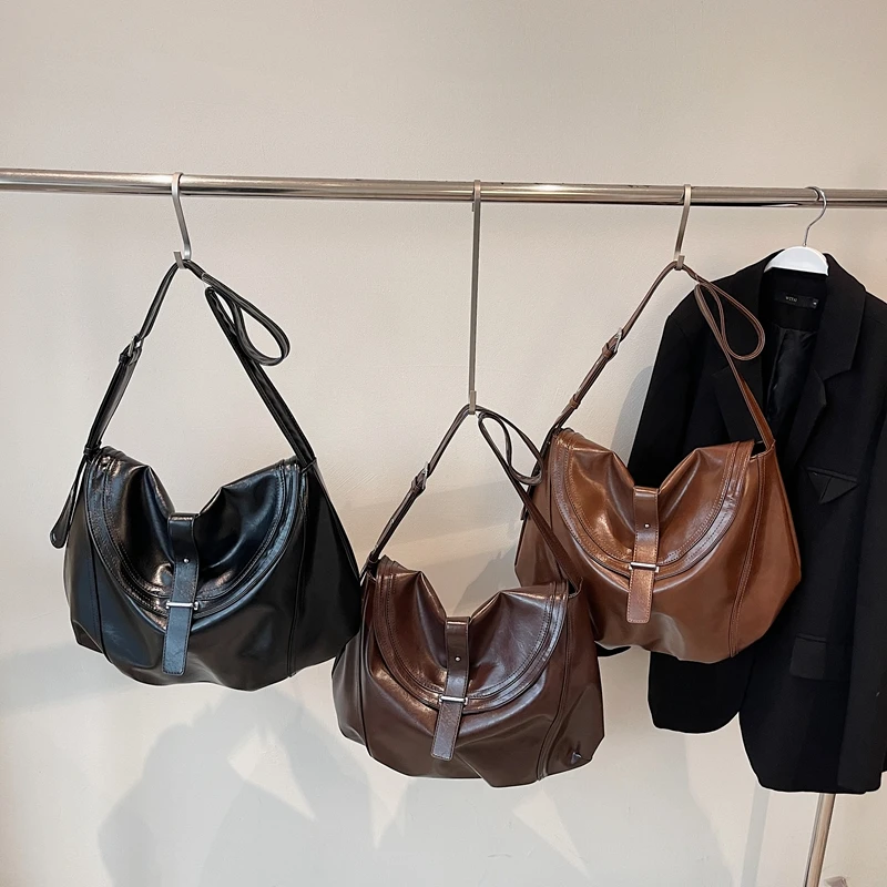 حقيبة ذات سعة كبيرة بتصميم مريح 2025 حقيبة كتف كروس متعددة الاستخدامات جديدة للتنقل اليومي حقيبة حمل جلدية ناعمة 3083JY