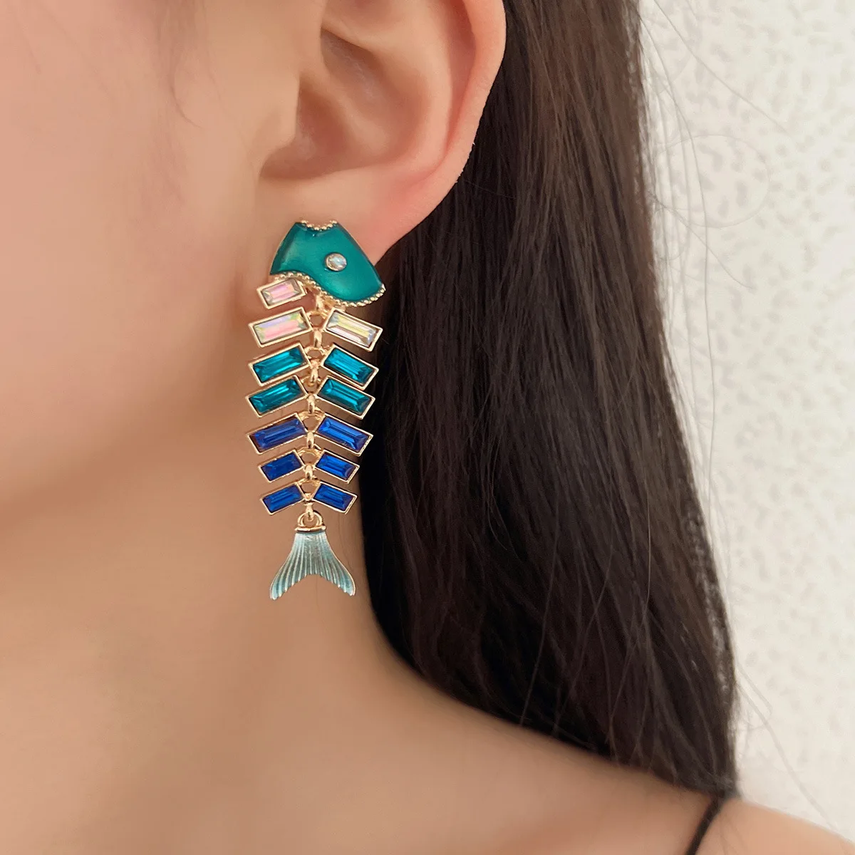 

Vintage Fishbone Drop Earring for Women Fashion Jewelry Colorful Enamel Trendy Creative Colored Mermaid Crystal Fish Earrings