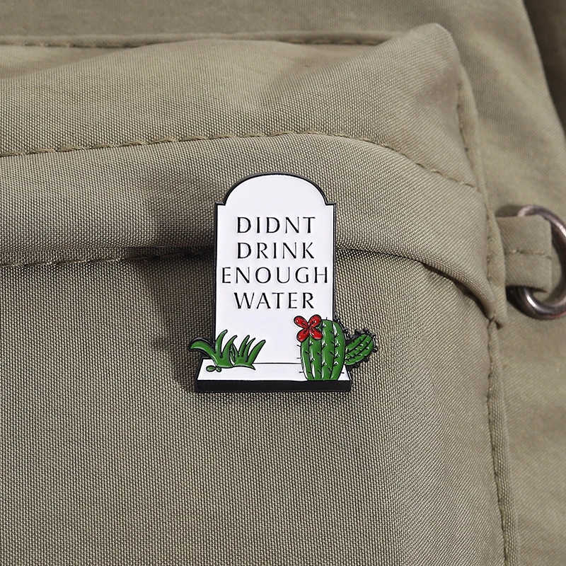 لم شرب ما يكفي من المياه المينا دبابيس قبر شواهد القبور بروش مجوهرات إبداعية على ظهره شارة التلبيب هدية للأصدقاء