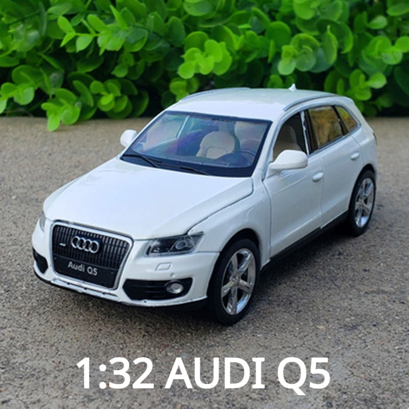 

1:32 AUDI Q5 SUV Car Model Diecasts & Toy Vehicle Metal Car Model Collection Sound and Light High Simulation Kids Toy Gift